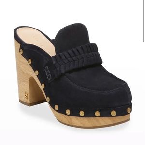 Veronica Beard “Delia” clog in Navy . Great condition.